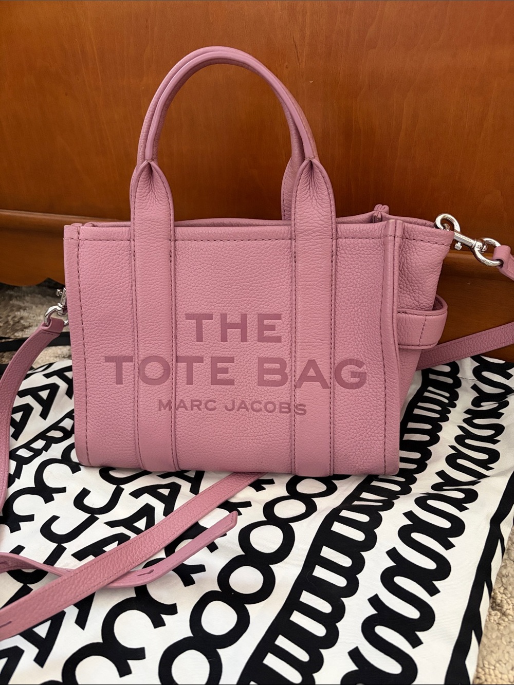 Marc Jacobs Lilas The Tote Bag 8”x10”